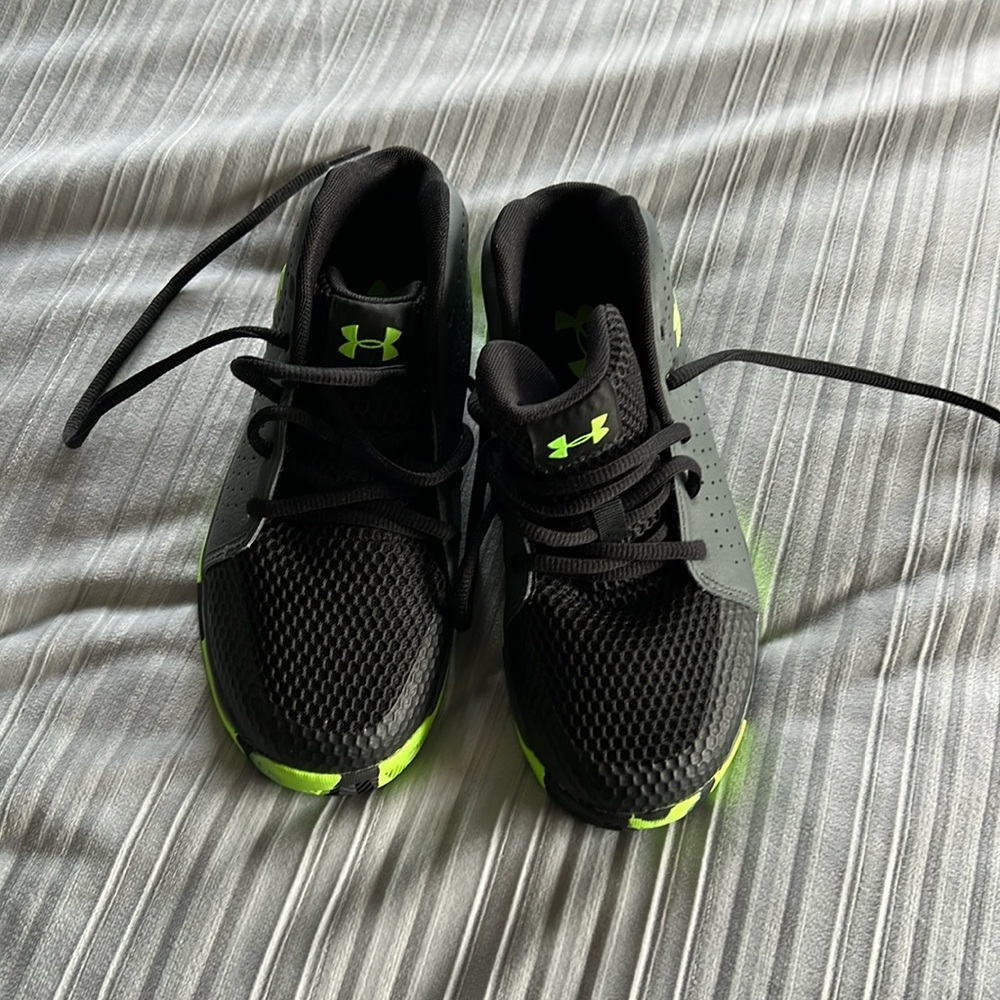Boys shoes